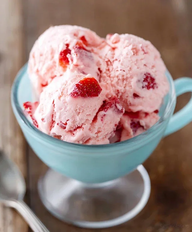 Homemade Strawberry Ice Cream